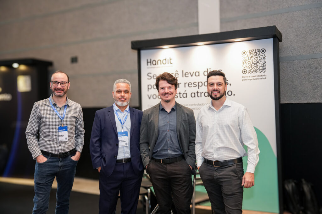 Ricardo Maiola | Sandro Gomes | Fernando Moyses | Gabriel Barbieri

Representando a Handit no Controllers Summit 2025