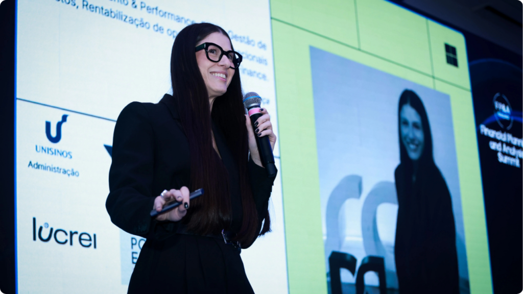 Francine De Maman palestrando no FP&A Summit